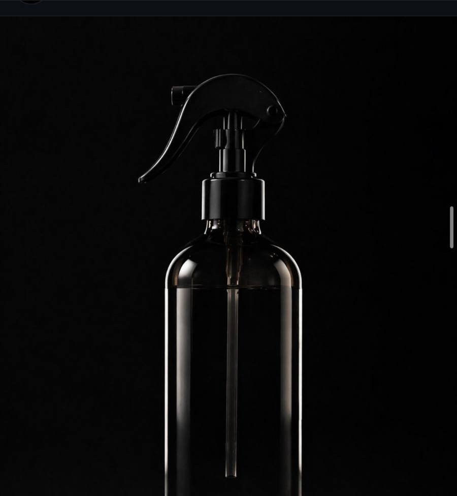 Santal — sandalwood, cardamom, leather, violet